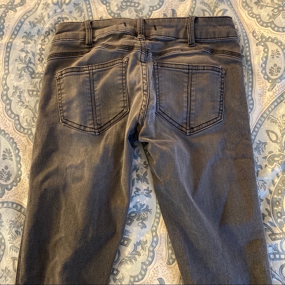 Free People Distressed Grey Skinny Jeans | Size 24 - Picture 6 of 9